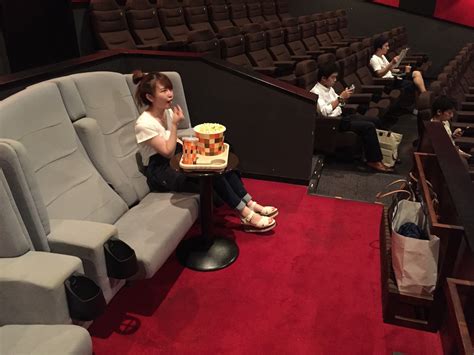 映画 館 カップル シート 神奈川